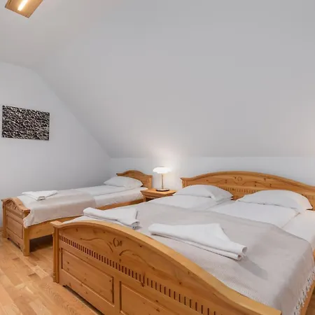 Cozy House 3 Bedrooms & Fireplace, Family With Dogs Welcome