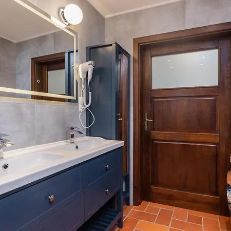 Cozy House 3 Bedrooms & Fireplace, Family With Dogs Welcome בקתה Zastan