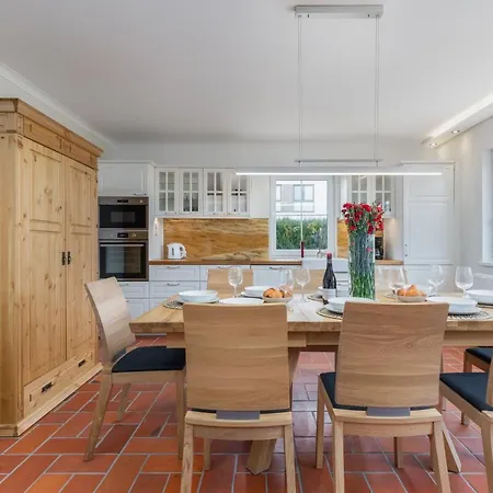 Cozy House 3 Bedrooms & Fireplace, Family With Dogs Welcome *