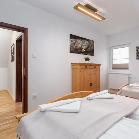 Cozy House 3 Bedrooms & Fireplace, Family With Dogs Welcome Chalet