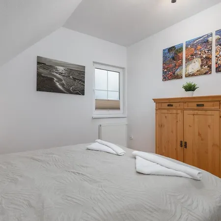 Chalet Cozy House 3 Bedrooms & Fireplace, Family With Dogs Welcome *